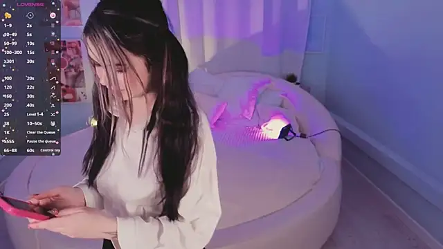 Lil Amelie online show from November 2025 07:10:01 AM