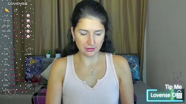 Alianna Solo Kisses online show from November 2025 06:29:02 AM