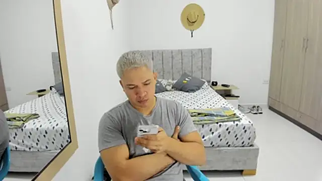 Snapshot of Valerioe chatting on April 2026 03:24:01 PM Valerioe online show from April 2026 03:24:01 PM