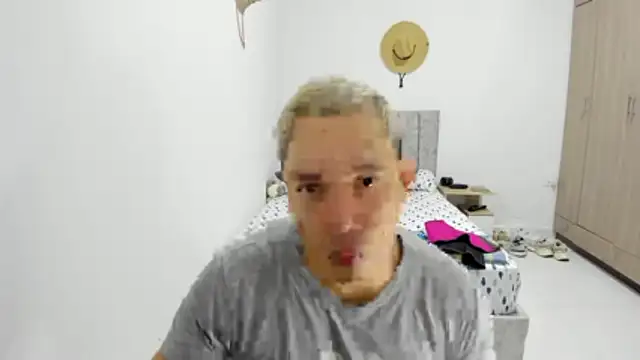 Snapshot of Valerioe chatting on May 2026 03:44:02 PM Valerioe online show from May 2026 03:44:02 PM