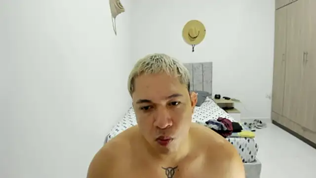 Snapshot of Valerioe chatting on May 2026 03:50:01 PM Valerioe online show from May 2026 03:50:01 PM