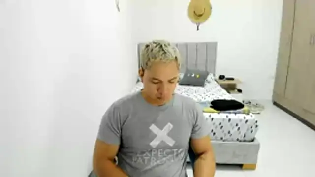 Snapshot of Valerioe chatting on May 2026 08:32:01 AM Valerioe online show from May 2026 08:32:01 AM