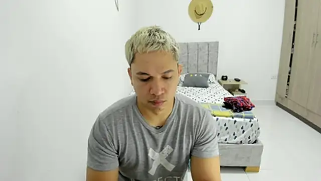Snapshot of Valerioe chatting on May 2026 08:55:02 AM Valerioe online show from May 2026 08:55:02 AM