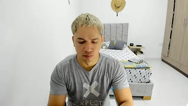 Snapshot of Valerioe chatting on May 2026 08:44:01 AM Valerioe online show from May 2026 08:44:01 AM
