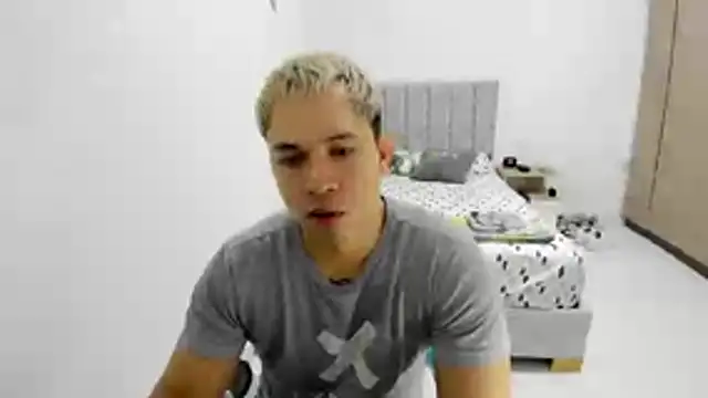 Snapshot of Valerioe chatting on May 2026 08:54:01 AM Valerioe online show from May 2026 08:54:01 AM