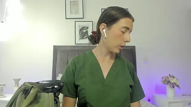 helen mooree online show from July 2026 01:18:02 PM