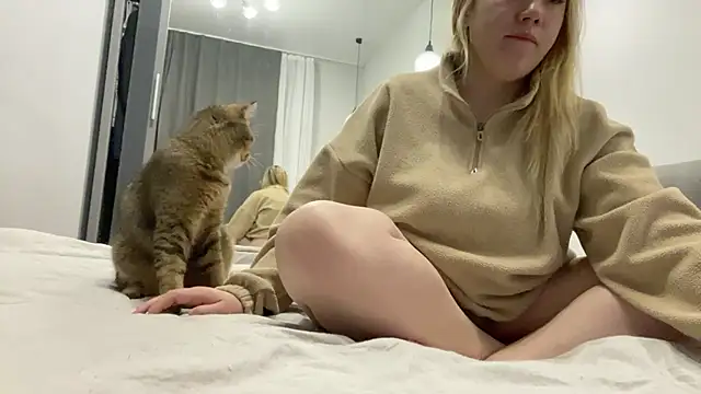 Embersweetbunny online show from October 2025 01:28:02 AM