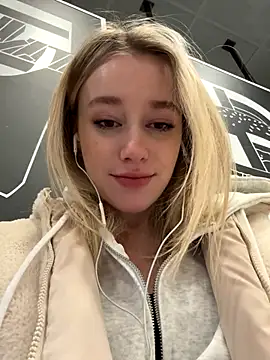 SSSATIVA model online show from October 2025 11:00:01 AM