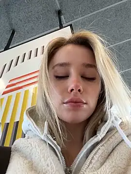 SSSATIVA model online show from October 2025 12:44:02 AM