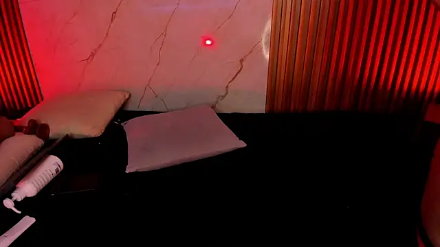 Emiilycollins online show from January 2025 10:33:01 PM