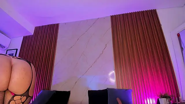 Emiilycollins online show from February 2025 09:52:02 PM