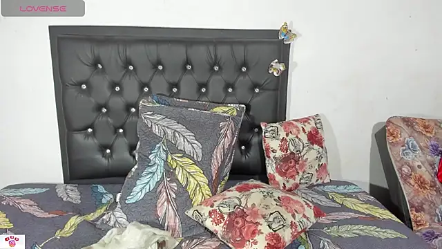 Snapshot of Darlyquenn11 chatting on December 2024 03:25:02 AM Darlyquenn11 online show from December 2024 03:25:02 AM