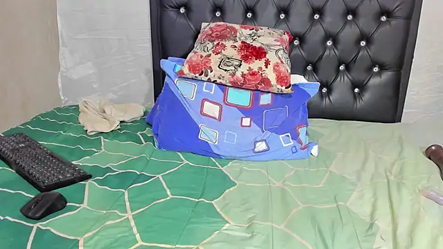 Snapshot of Darlyquenn11 chatting on February 2025 12:17:02 PM Darlyquenn11 online show from February 2025 12:17:02 PM