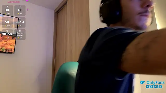 Snapshot of ilytheo chatting on October 2025 11:00:02 AM ilytheo online show from October 2025 11:00:02 AM