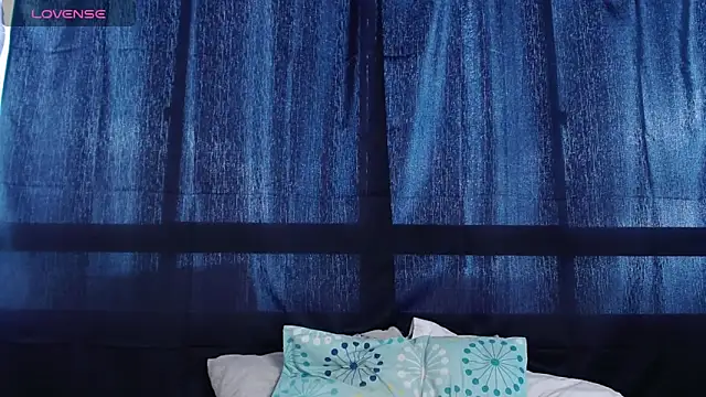 MiaStor online show from November 2025 08:52:01 PM