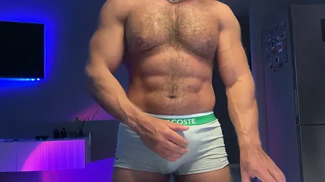 KarlosRichi online show from April 2026 02:02:01 AM