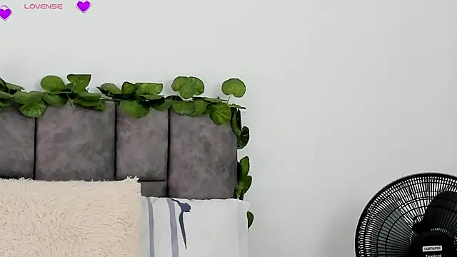 VeronicaTonu online show from December 2024 06:27:02 PM