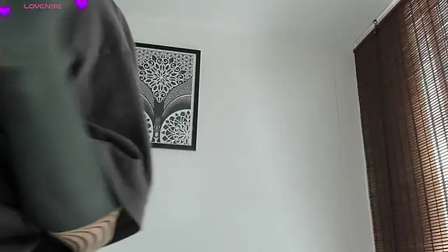 VeronicaTonu online show from April 2026 02:47:02 PM