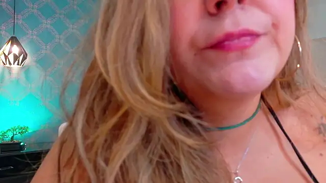 AmbarRoberts  online show from June 2026 01:13:01 PM