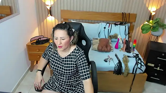 luciana ballesteros  online show from September 2025 12:10:02 PM