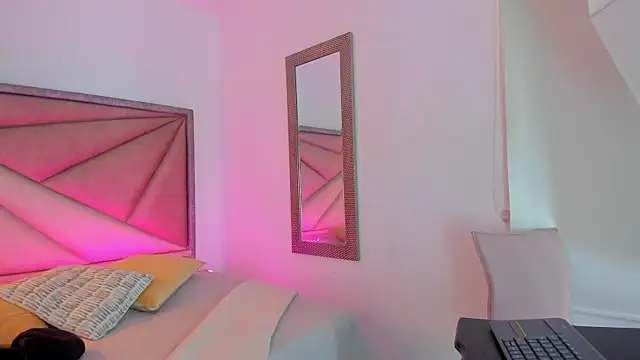 FaloonRoussel online show from January 2026 06:13:02 PM