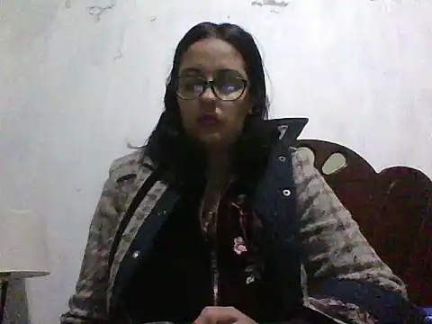 Snapshot of Samanthat33 chatting on December 2024 05:04:02 AM Samanthat33 online show from December 2024 05:04:02 AM