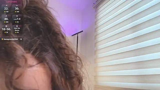 Snapshot of AngelinaRoss_ chatting on November 2025 03:55:01 PM AngelinaRoss online show from November 2025 03:55:01 PM