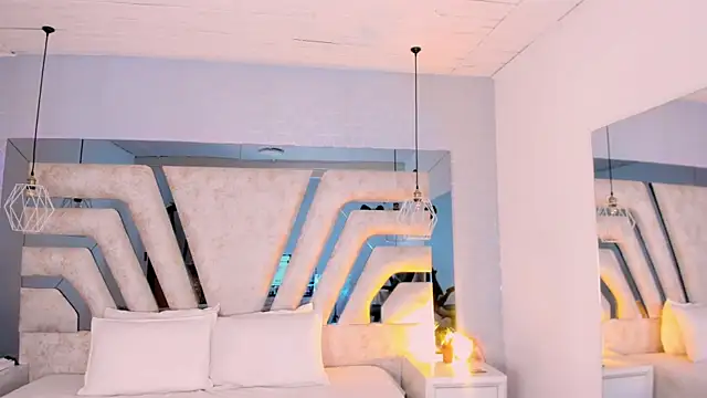 Snapshot of AngelineHeet chatting on October 2025 02:42:01 AM AngelineHeet online show from October 2025 02:42:01 AM