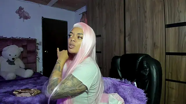 ladyrd1 online show from April 2026 05:46:02 PM