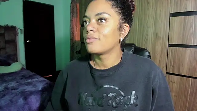 ladyrd1 online show from April 2026 02:00:02 PM