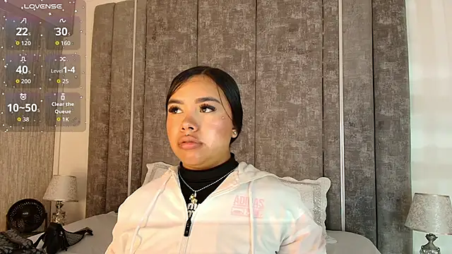 MarianaGarciaa   online show from November 2025 06:54:01 PM