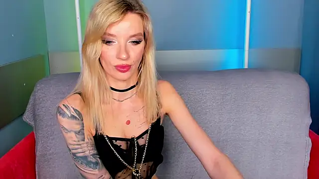 Snapshot of AlinaLovelyX chatting on April 2026 01:21:02 AM AlinaLovelyX online show from April 2026 01:21:02 AM