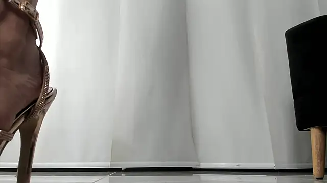 angelturned001 online show from December 2024 11:30:01 PM