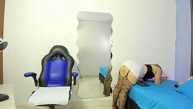 Yelena03 online show from December 2025 10:27:02 PM