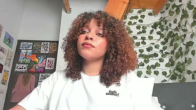 Snapshot of Ada_gales_ chatting on December 2024 09:29:02 PM Ada gales online show from December 2024 09:29:02 PM