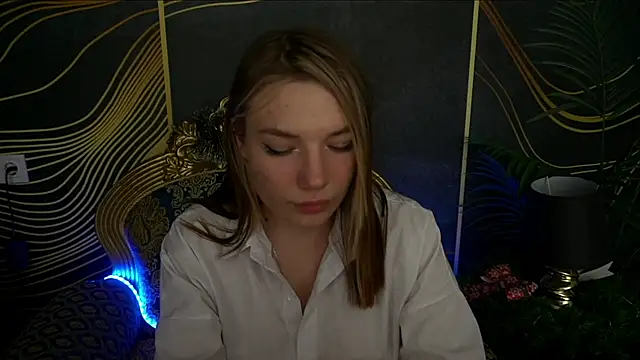 IceDanielles online show from December 2024 07:01:01 PM