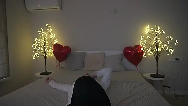 IceDanielles online show from March 2025 12:34:02 PM