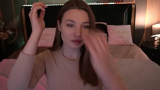 IceDanielles online show from November 2025 01:36:02 PM