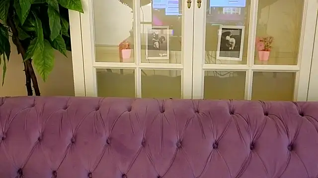 IceDanielles online show from March 2026 01:39:01 PM