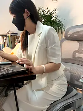 Annabody online show from September 2025 07:33:02 AM