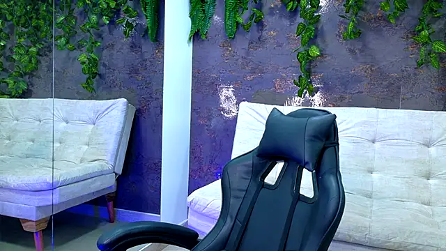 emily jones 1 online show from November 2025 12:04:01 PM