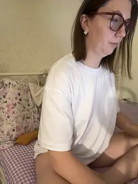 BeatriceTender online show from November 2025 07:24:01 PM