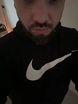 Snapshot of HairyArab90 chatting on February 2026 02:34:01 PM HairyArab90 online show from February 2026 02:34:01 PM