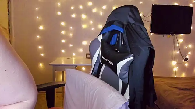 Snapshot of Milafoxxxy chatting on February 2025 01:29:01 PM Milafoxxxy online show from February 2025 01:29:01 PM