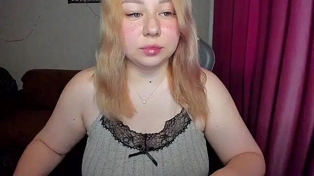 Snapshot of Milafoxxxy chatting on October 2025 10:05:01 AM Milafoxxxy online show from October 2025 10:05:01 AM