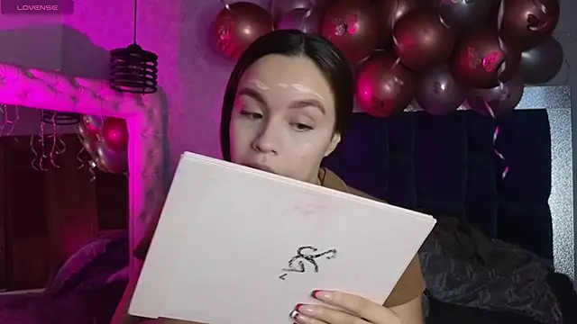 Taiissa  online show from November 2025 11:41:01 AM