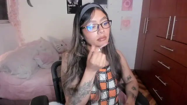 Snapshot of StephaniFox chatting on January 2026 04:49:02 AM StephaniFox online show from January 2026 04:49:02 AM