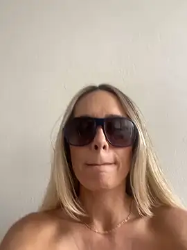 Snapshot of TatianaRico chatting on May 2026 07:33:02 PM TatianaRico online show from May 2026 07:33:02 PM