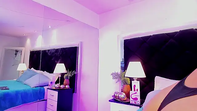 Holly Brensonexx  online show from February 2025 08:14:02 PM