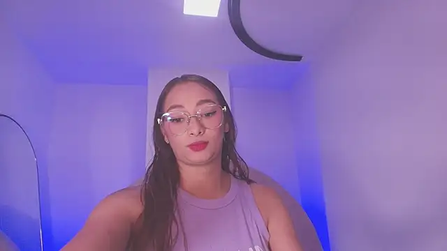 Snapshot of vale_ross_ chatting on April 2026 03:02:01 AM vale ross online show from April 2026 03:02:01 AM